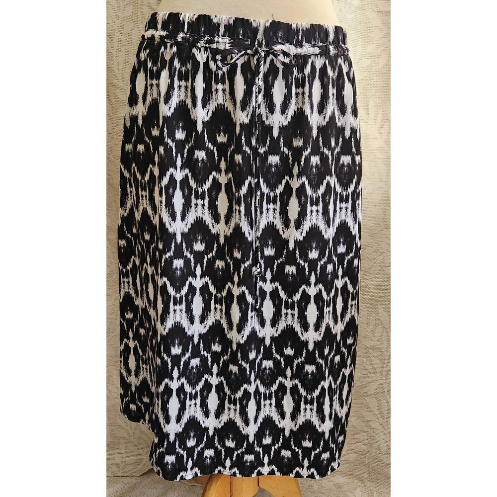 R   Faded Glory Stretchy Elastic Waist Skirt Black & White Geometric Pattern